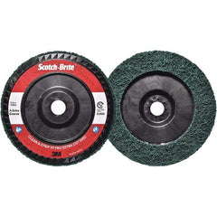 3M - 7" Extra Coarse Grade Aluminum Oxide Deburring Disc - 7/8" Center Hole, Quick Change Connection, Green, 8,600 Max RPM - Benchmark Tooling