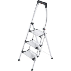 Hailo - 3 Steps, 4' 8" High, EN14183 Rating, Aluminum Step Ladder - 330 Lb Capacity, 21-17/64" Base Width - Benchmark Tooling