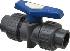Simtech - 3/4" Pipe, Full Port, PVC True Union Design Ball Valve - Inline - Two Way Flow, FNPT x FNPT (with Socket Adapter) Ends, Tee Handle, 232 WOG - Benchmark Tooling