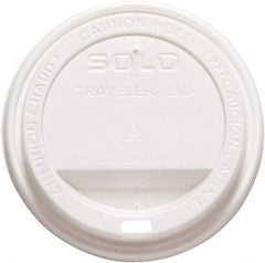 Solo - Traveler Drink-Thru Lid, 1000/Carton - White - Benchmark Tooling