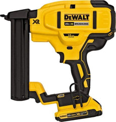 DeWALT - 1/4" Crown, 18 Gauge, 100 Staple Capacity Power Stapler - Includes Kit Bag; 20V Max Battery - Benchmark Tooling