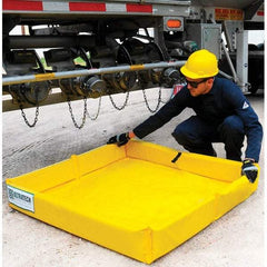 UltraTech - 60 Gal 18 oz PVC Containment Berm, Mini-Foam Wall - 1/2' High x 4' Wide x 4" Long - Benchmark Tooling