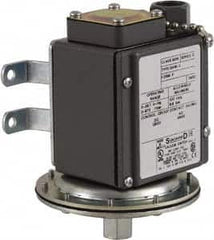 Square D - 4, 13 and 4X NEMA Rated, SPDT, 0.2 to 10 psi, Vacuum Switch Pressure and Level Switch - Adjustable Pressure, 120 VAC, 125 VDC, 240 VAC, 250 VDC, Screw Terminal - Benchmark Tooling