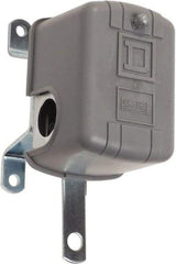 Square D - 1 NEMA Rated, DPST, Float Switch Pressure and Level Switch - 575 VAC, Line-Load-Load-Line Terminal - Benchmark Tooling