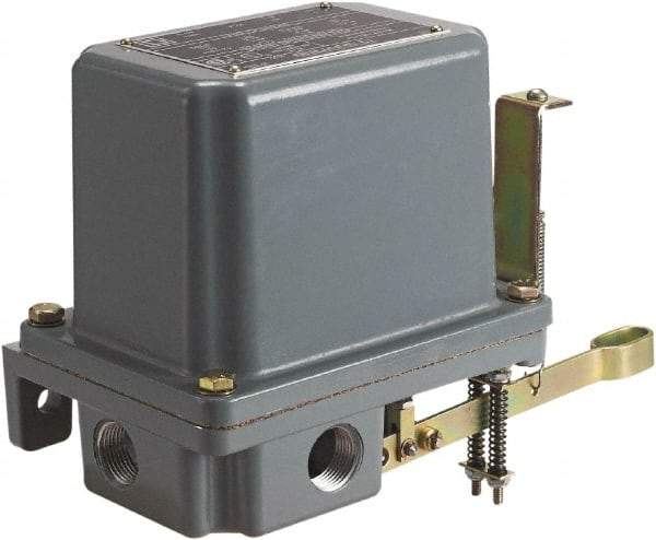 Square D - 4 NEMA Rated, DPST-DB, Float Switch Pressure and Level Switch - 575 VAC, Line-Load-Load-Line Terminal - Benchmark Tooling