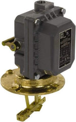 Square D - 4 NEMA Rated, DPST, Float Switch Pressure and Level Switch - 575 VAC, Line-Load-Load-Line Terminal - Benchmark Tooling