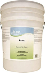 Rochester Midland Corporation - 5 Gal Pressure Washing Cleaner/Degreaser - Pail, Alkaline Formula - Benchmark Tooling