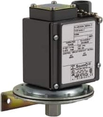 Square D - 4, 13 and 4X NEMA Rated, SPDT, 0.2 to 10 psi, Vacuum Switch Pressure and Level Switch - Adjustable Pressure, 120 VAC, 125 VDC, 240 VAC, 250 VDC, Screw Terminal - Benchmark Tooling