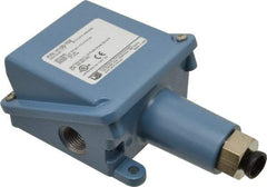 United Electric Controls - 3 to 100 psi Adjustable Range, 500 Max psi, General Purpose Diaphragm - 1/4 NPTF - Benchmark Tooling