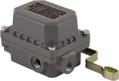 Square D - 4 NEMA Rated, DPST, Float Switch Pressure and Level Switch - 230 VAC, Line-Load-Load-Line Terminal - Benchmark Tooling