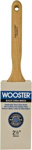 Wooster Brush - 2-1/2" Flat Hog Sash Brush - 3-3/16" Bristle Length, 6-1/8" Maple Fluted Handle - Benchmark Tooling