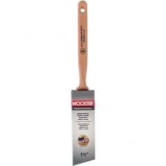 Wooster Brush - 1-1/2" Angled Synthetic Sash Brush - 2-7/16" Bristle Length, 7-7/8" Poly Foam Fluted Handle - Benchmark Tooling