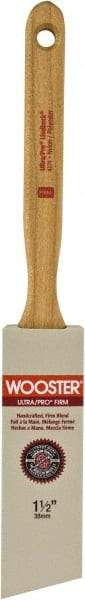 Wooster Brush - 1-1/2" Angled Nylon/Polyester Sash Brush - 2-7/16" Bristle Length, 7.88" Maple Fluted Handle - Benchmark Tooling