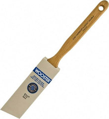 Wooster Brush - 1-1/2" Angled Hog Sash Brush - 2-7/16" Bristle Length, 7-7/8" Maple Fluted Handle - Benchmark Tooling