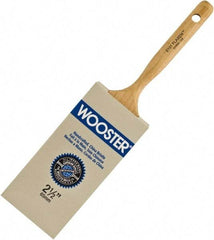 Wooster Brush - 2-1/2" Flat Hog Varnish Brush - 2-11/16" Bristle Length, 6-1/4" Maple Dowel Handle - Benchmark Tooling