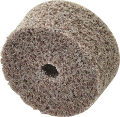 3M - 1" Diam, 1/2" Face Width, 3/16" Center Hole, Medium Grade, Aluminum Oxide Deburring Wheel - Unitized, Hard Density 7 Grade, 35,100 RPM - Benchmark Tooling