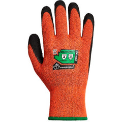 Water-resistant winter gloves with a strong, steady grip